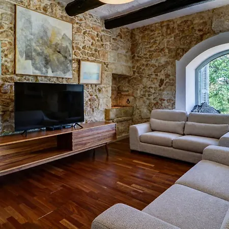 Wonderful 4br With Private Pool Villa Rabat