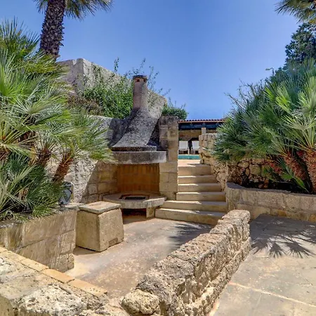 Wonderful 4br With Private Pool *