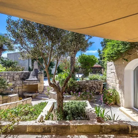 Wonderful 4br With Private Pool Villa Rabat