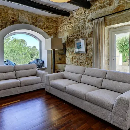 Wonderful 4br With Private Pool *