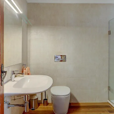 Wonderful 4br With Private Pool *