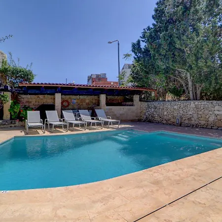 Wonderful 4br With Private Pool *
